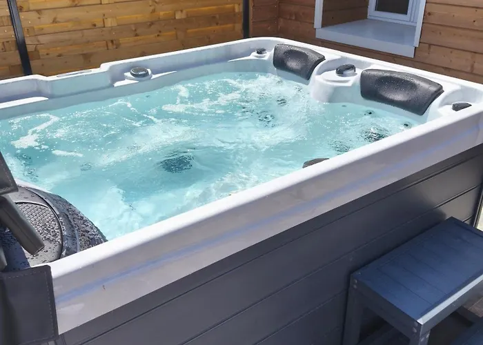 Photo de Gite de la perle rouge jacuzzi ouvert du 1 avril au 31 octobre Rodelinghem